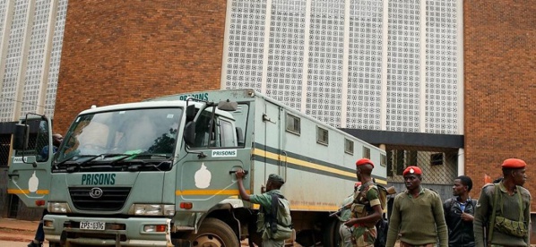 Zimbabwe : des milliers de détenus libérés pour désengorger les prisons
