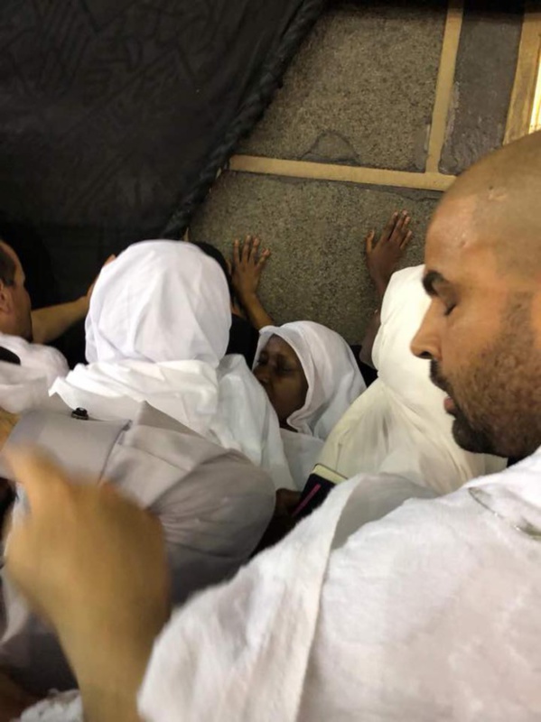 La première Dame Marième Faye Sall effectue une Oumrah à la Mecque (IMAGES) La première Dame Marième Faye Sall effectue une Oumrah à la Mecque (IMAGES)