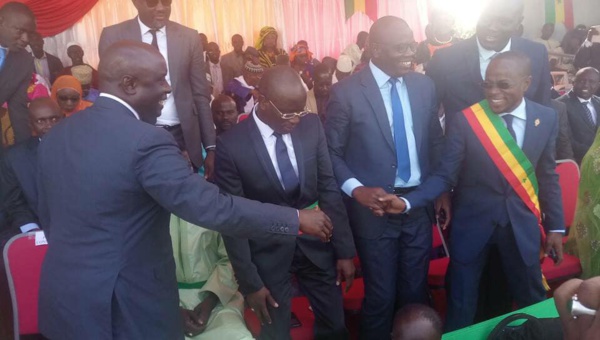 Photo: Idrissa Seck a bel et bien salué Talla Sylla Photo: Idrissa Seck a bel et bien salué Talla Sylla