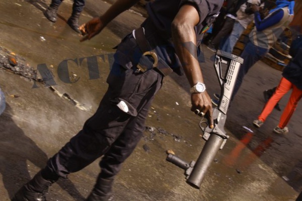 Marché Sandaga: la police s’en prend aux journalistes Marché Sandaga: la police s’en prend aux journalistes