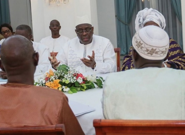 Crise scolaire: Macky Sall a reçu nuitamment les syndicalistes du G6 Crise scolaire: Macky Sall a reçu nuitamment les syndicalistes du G6