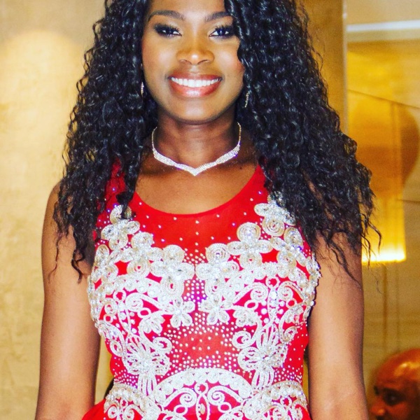 Voici la charmante Elena qui a conquis le cœur du Promoteur Albert Valfroy Voici la charmante Elena qui a conquis le cœur du Promoteur Albert Valfroy