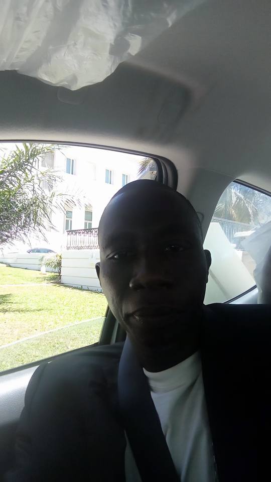 Macky offre un véhicule de type 4/4 à un rappeur de Pikine 