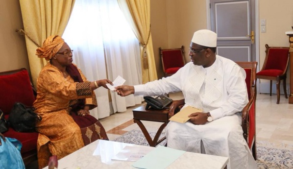 Lutte contre le Cancer: Macky remet des miettes à Lisca Lutte contre le Cancer: Macky remet des miettes à Lisca