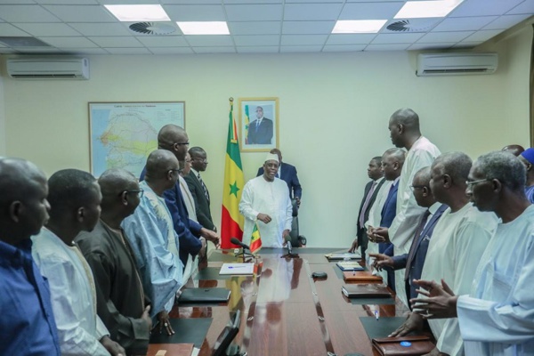 Les familles des victimes du drame de Demba Diop reçues au Palais 