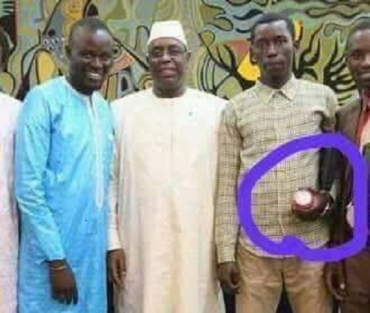 Ces étudiants qui se "déculottent"  devant Macky 