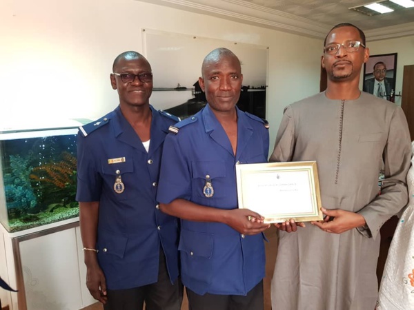 La gendarmerie nationale décerne un diplôme à Mameboy Diao La gendarmerie nationale décerne un diplôme à Mameboy Diao