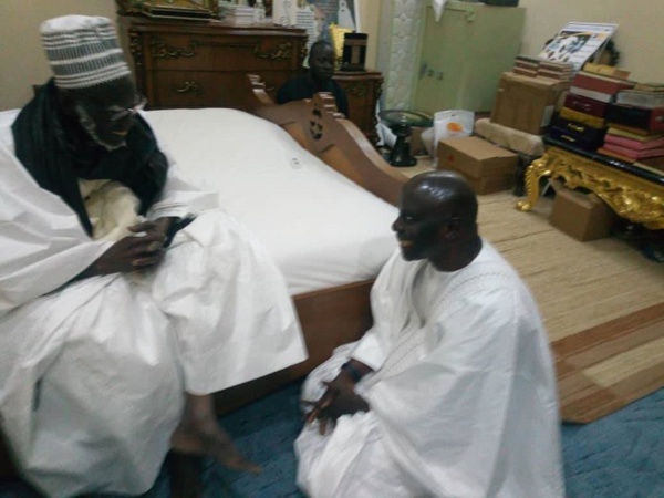 TOUBA: Idrissa Seck reçu longuement par le Khalif général des mourides TOUBA: Idrissa Seck reçu longuement par le Khalif général des mourides