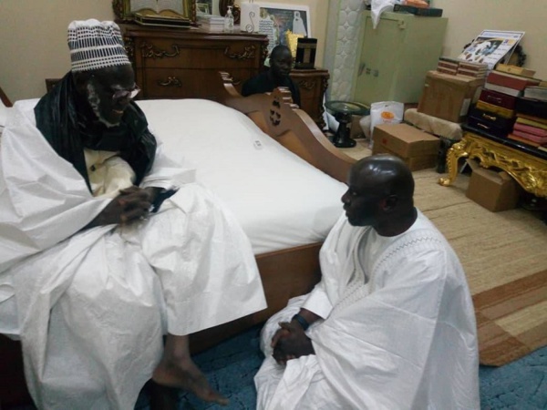 TOUBA: Idrissa Seck reçu longuement par le Khalif général des mourides TOUBA: Idrissa Seck reçu longuement par le Khalif général des mourides