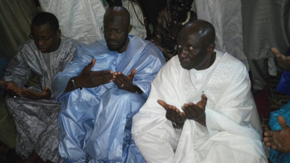 Thies: Idrissa Seck participe à la prière de l'AID EL FITR Thies: Idrissa Seck participe à la prière de l'AID EL FITR