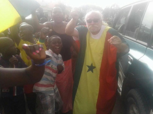 Ce blanc fête la victoire des lions 