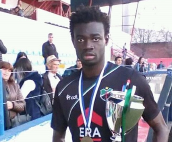 Un vendeur de chapelet tue un footballeur en vacances au Sénégal Un vendeur de chapelet tue un footballeur en vacances au Sénégal