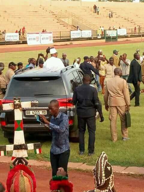 IBK boycotté par ses électeurs et se retrouve seul dans un stade