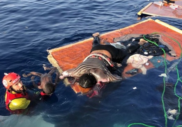 Horrible, ce que les garde-côtes libyens ont fait à ces femmes et ce bébé ! Horrible, ce que les garde-côtes libyens ont fait à ces femmes et ce bébé !