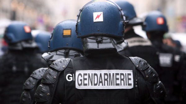 Dakar: une femme gendarme humiliée par... Dakar: une femme gendarme humiliée par...