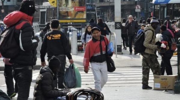 En Argentine, les vendeurs de rue sénégalais luttent contre les persécutions policières