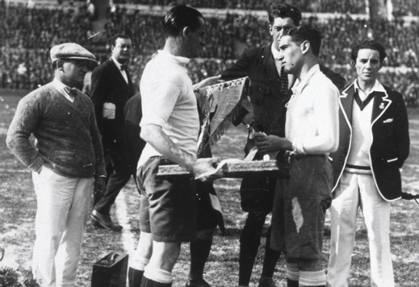 Le 30 Juillet 1930 : l'Uruguay remporte la 1ere Coupe du monde de football Le 30 Juillet 1930 : l'Uruguay remporte la 1ere Coupe du monde de football