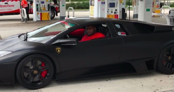 Non, la personne à bord de cette Lamborghini n'est pas le fils du Président Sall Non, la personne à bord de cette Lamborghini n'est pas le fils du Président Sall