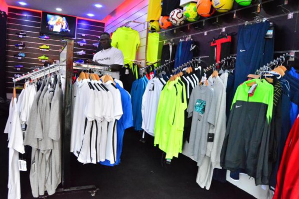 Dans l’univers du football Sénégalais, la marque "Alfasport" ouvre ses portes à Dakar Dans l’univers du football Sénégalais, la marque "Alfasport" ouvre ses portes à Dakar