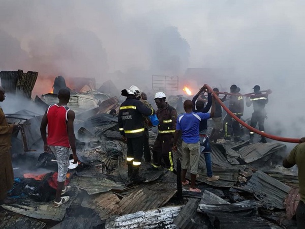 Ziguinchor: Pourquoi les sapeurs ont échoué devant l'incendie... Ziguinchor: Pourquoi les sapeurs ont échoué devant l'incendie...
