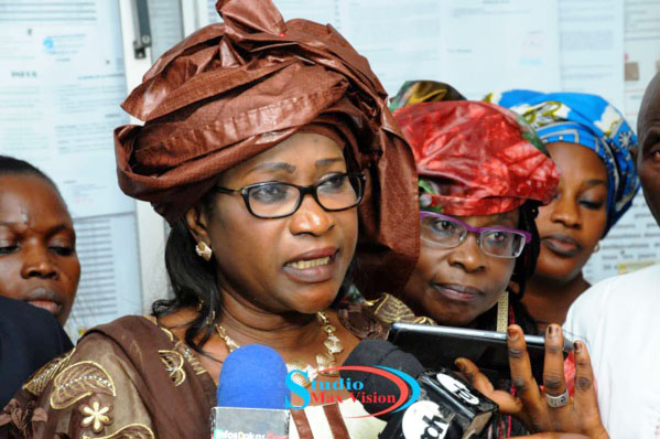 Vidéo: Emilie Sambou et le RESECA s’engagent pour la réélection de Macky