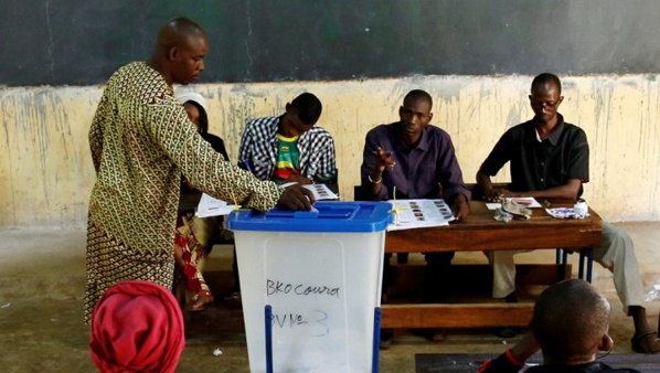 Présidentielle au Mali: un président de bureau de vote tué
