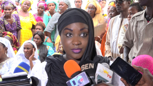 Oui, l'épouse du ministre du budget est généreuse! Oui, l'épouse du ministre du budget est généreuse!