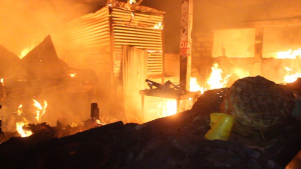 URGENT: Incendie au marché Zinc de Kaolack