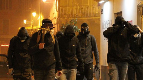 Attention, l'APR recrute des gros bras pour saboter la manifestation de l'opposition Attention, l'APR recrute des gros bras pour saboter la manifestation de l'opposition