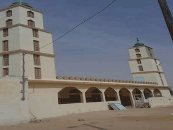 Arrogance: La grande Mosquée de Kolda peint aux couleurs de l’Apr Arrogance: La grande Mosquée de Kolda peint aux couleurs de l’Apr