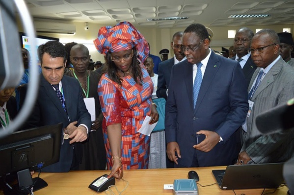 Arrêt de la production des cartes d'identité et passeports pour faute de... Arrêt de la production des cartes d'identité et passeports pour faute de...