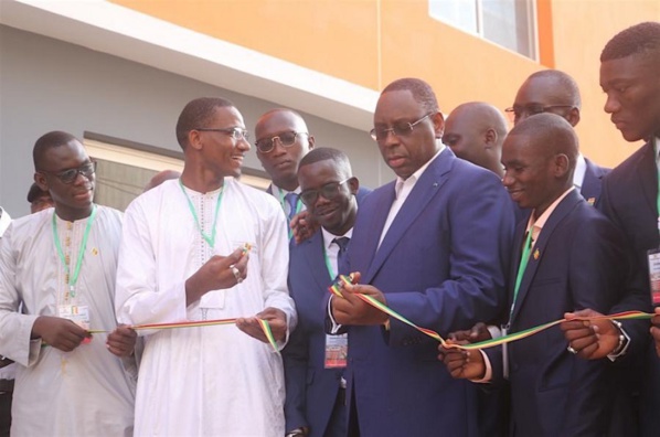 Les bobards de Macky aux étudiants Les bobards de Macky aux étudiants