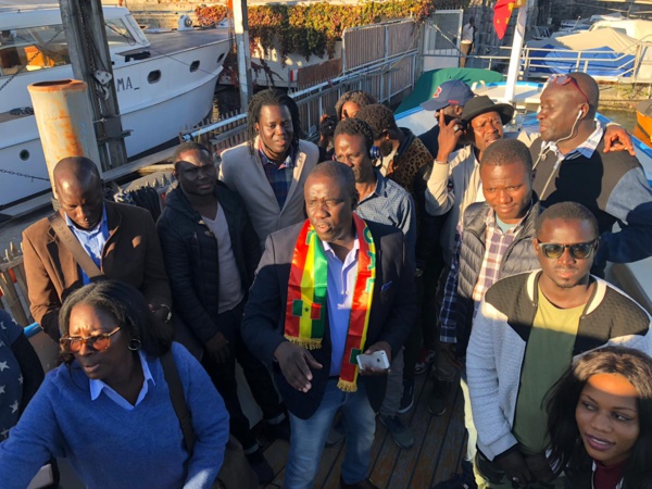 Parrainage en Suisse: Les libéraux et des Karimistes font leur démonstration de force par mer(Photos) Parrainage en Suisse: Les libéraux et des Karimistes font leur démonstration de force par mer(Photos)