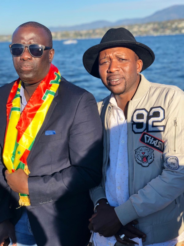 Parrainage en Suisse: Les libéraux et des Karimistes font leur démonstration de force par mer(Photos) Parrainage en Suisse: Les libéraux et des Karimistes font leur démonstration de force par mer(Photos)