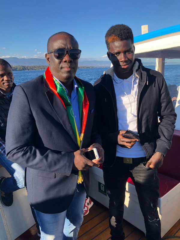 Parrainage en Suisse: Les libéraux et des Karimistes font leur démonstration de force par mer(Photos) Parrainage en Suisse: Les libéraux et des Karimistes font leur démonstration de force par mer(Photos)