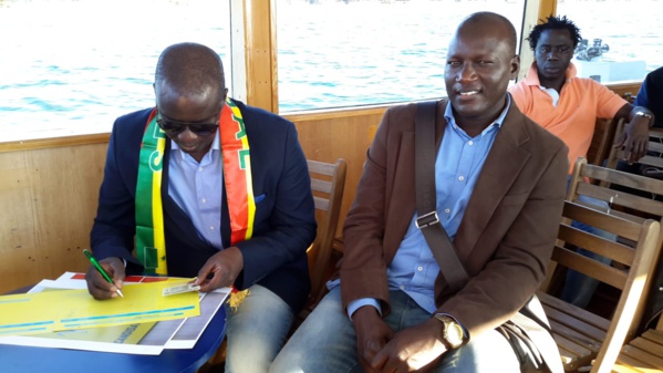 Parrainage en Suisse: Les libéraux et des Karimistes font leur démonstration de force par mer(Photos) Parrainage en Suisse: Les libéraux et des Karimistes font leur démonstration de force par mer(Photos)