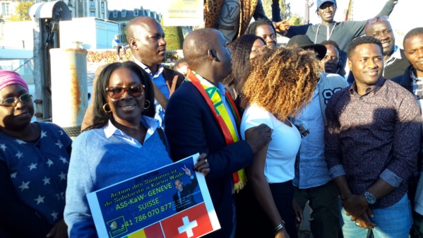 Parrainage en Suisse: Les libéraux et des Karimistes font leur démonstration de force par mer(Photos) Parrainage en Suisse: Les libéraux et des Karimistes font leur démonstration de force par mer(Photos)