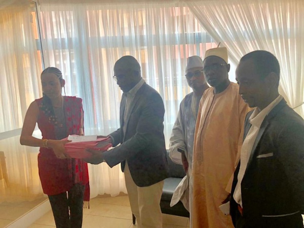 PARRAINAGE : Doudou KA dépose un premier lot de 18 295 parrains pour Macky SALL