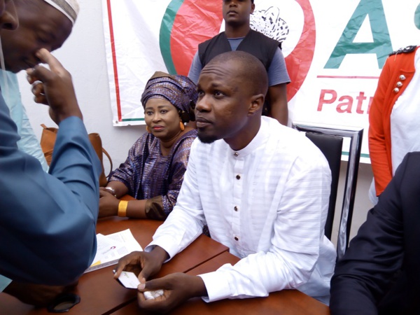 Qui faut-il « arrêter » SONKO ? Qui faut-il « arrêter » SONKO ?