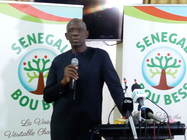  Mame Adama Gueye renonce à sa candidature...