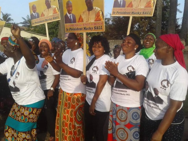 Mobilisation à Ziguinchor: Macky remercie le Dr Mamadou Diombéra Mobilisation à Ziguinchor: Macky remercie le Dr Mamadou Diombéra