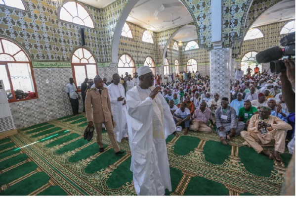 Kolda : Macky promet un corbillard et retarde la prière du vendredi Kolda : Macky promet un corbillard et retarde la prière du vendredi