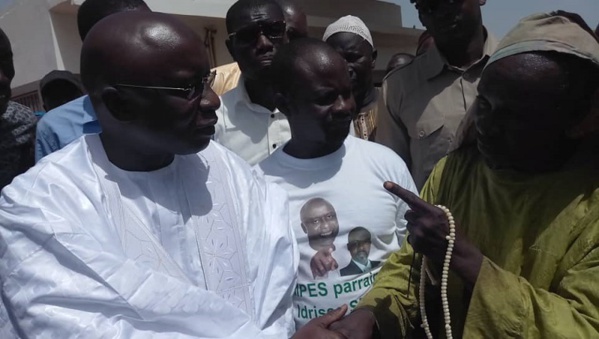 Idy sur la route de Touba (Regardez) Idy sur la route de Touba (Regardez)
