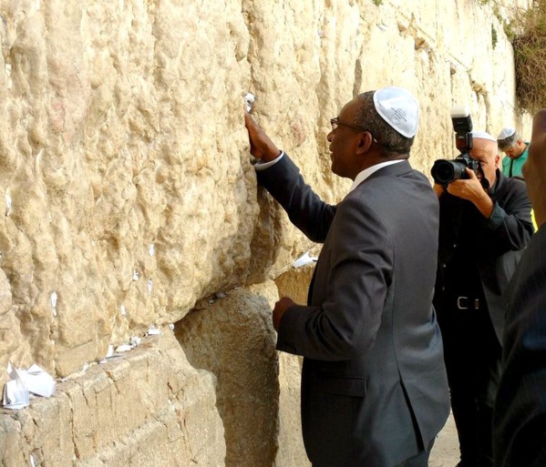 Vidéo: Un serpent est apparu sur le mur des Lamentations à Jérusalem. Fin du monde ?