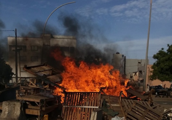 Ça brûle à Colobane : vendeurs et policiers se bagarrent