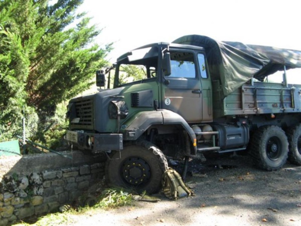 Accident à Sébikotane: deux militaires gravement blessés Accident à Sébikotane: deux militaires gravement blessés
