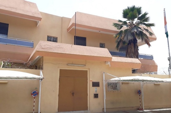 Manifestation devant l'ambassade de la Cote D'ivoire au Sénégal Manifestation devant l'ambassade de la Cote D'ivoire au Sénégal