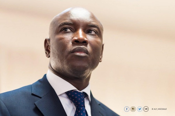 Aly Ngouille répond à Karim Wade : «Sa carte a été éditée et envoyée à l’Ambassade du Sénégal au Koweit»