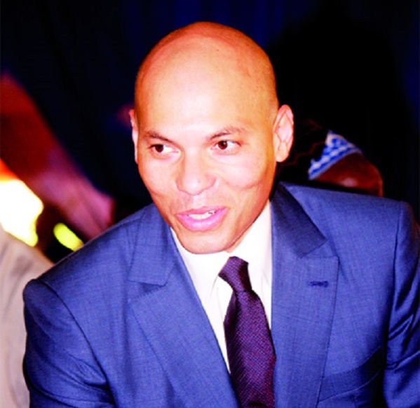 Karim Wade a reçu sa carte d’identité Karim Wade a reçu sa carte d’identité