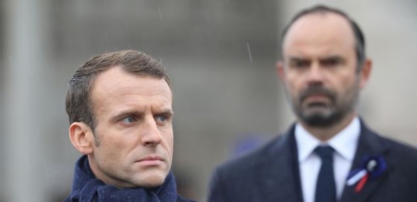 Macron renonce à sa hausse de salaire de 64 euros par mois (et les ministres aussi) Macron renonce à sa hausse de salaire de 64 euros par mois (et les ministres aussi)